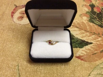 Diamond and Ruby Gold Ring approx. size - 4.5  - Image 1 of 4