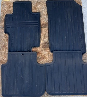 Juego de alfombrillas de goma delanteras y traseras para todo tipo de clima Honda Accord 2003-2007 OEM Foto 1 de 4