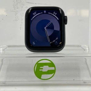 GPS solo Apple Watch SE 1a generazione 40 mm alluminio nero MYDP2LL/A solo viso - Foto 1 di 7