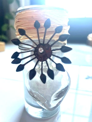 Jan Barboglio Adelita Casa Bênção Coração de Vidro Transparente com Vela de Flor de Ferro - Imagem 1 de 4