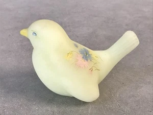 Fenton Vaseline Vogel (satiniert) mit handbemalten Blumen leuchtet - signiert - Bild 1 von 9