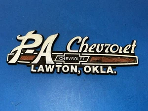P-A Chevrolet Co. Lawton Oklahoma concesionario de automóviles emblema insignia logotipo nombre - Imagen 1 de 7
