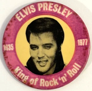 ELVIS PRESLEY 1935 - 1977 KING OF ROCK 'N' ROLL BUTTON - Picture 1 of 3
