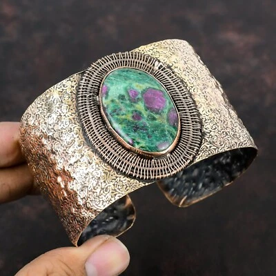 Brazalete brazalete envuelto en alambre de cobre fucsita rubí natural ovalado venta de San Valentín Foto 1 de 4