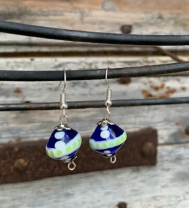 Boucles d'oreilles pendantes avec perles artisanales en céramique - Imagen 1 de 2