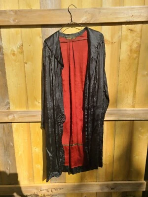 Abrigo Opra de seda Victorian Couture Au Louvre Paris Confections 22  Foto 1 de 4