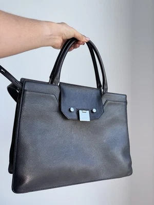 Bolso de mano Jimmy Choo mediano rebelde de cuero negro para mujer Foto 1 de 4