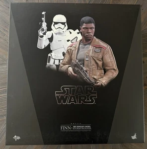 Hot Toys Star Wars Finn & First Order Control de Disturbios Stormtrooper Escala 1/6 MMS346 - Imagen 1 de 3