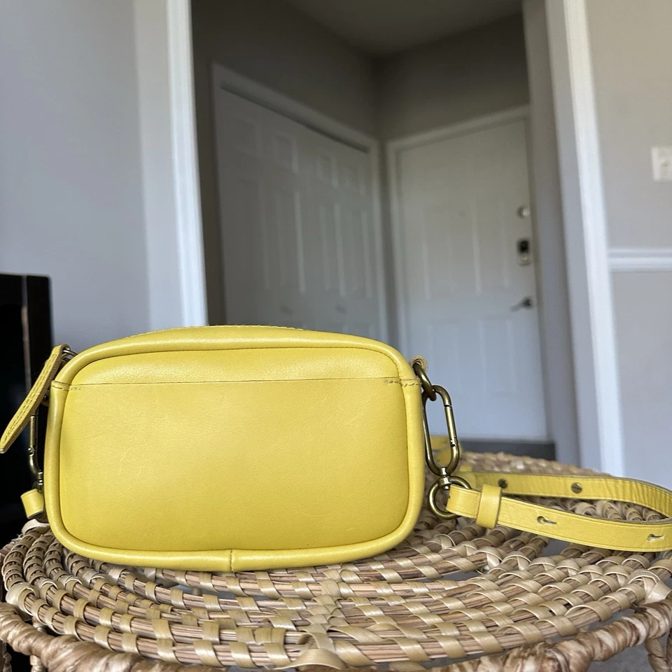Mini Bolso Bandolera Madewell The Leather Mosquetón, Mini Cartera Amarilla Mostaza Foto 1 de 4