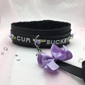 Maßgeschneiderter schwarzer Sperma Eimer mit Leine BDSM DDLG PetPlay Halsband für kleines Mädchen - Bild 1 von 1