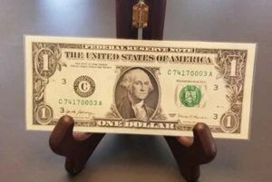 One Dollar $1 Note Uncirculated 2017 from the Philadelphia Federal Reserve Bank - Picture 1 of 4