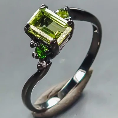 Jewellery Natural Peridot Ring 925 Sterling Silver Size 7 /R440399 - Image 1 of 4