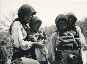 Albanie 1937 - Jeunes Paysannes Albanaises - NV 7943 - Picture 1 of 2