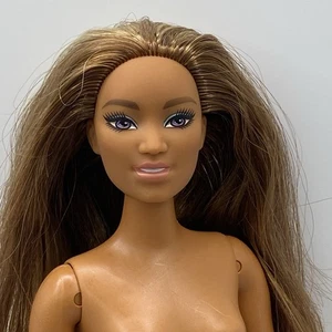 Nude Barbie ~ Curvy Brown Hi Lights Brown Eyes GRB38 Fashionista For Custom OOAK - Bild 1 von 7