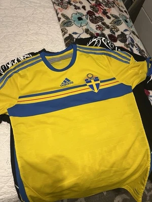 Camiseta de fútbol local Adidas Suecia 2014/2015 Foto 1 de 4