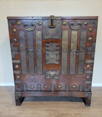 Antiguo cofre coreano Bandaji muebles raros madera latón Foto 1 de 4