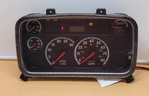 Cuadro de instrumentos Freightliner B2 2013 usado P#A22-66979-001 - Imagen 1 de 7