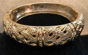 Bracciale Vintage Tono Oro Bastone Tessuto 8 Pollici Circa 5/8" Largo Chiusura Magnetica - Foto 1 di 7