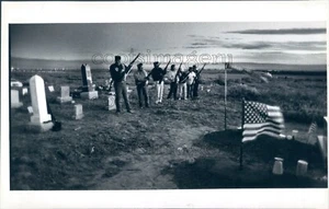 1991 Pressefoto sehr schöne Mitglieder 21 Waffengruß David Sophappy Sr Beerdigung Washington - Bild 1 von 2