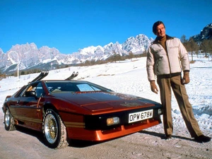 Corgi Toys 1:36 JAMES BOND 007 LOTUS ESPRIT FOR YOUR EYES ONLY SKIS CC04704 BNIP - Picture 1 of 5