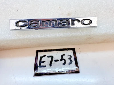 Chevrolet Camaro 1967 fabricante de equipos originales panel de cabezal emblema maletero GM 3909137 E7-53 Foto 1 de 4