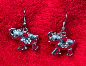 Orecchini Elefante Argento con Strass Trasparenti Stile Pendente - Foto 1 di 3