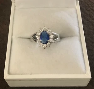 GORGEOUS SILVERTONE w OVAL SAPPHIRE & CLUSTER RHINESTONES RING- SIZE O (7 1/4) - Picture 1 of 3