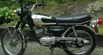 Yamaha RS100B 1975 PIN STRIPING tanque de combustible cubiertas laterales juego de calcomanías - verde Foto 1 de 2