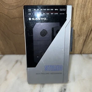 Reproductor de cassetes estéreo con mecanismo antirrodante Sanyo no probado mg32 se ve muy bien - Imagen 1 de 10