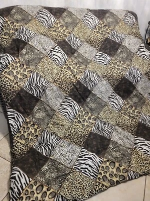 Edredón Lauren Cole tamaño king estampado animal RN # 0103111 UPC 805635900479 - Foto 1 de 4