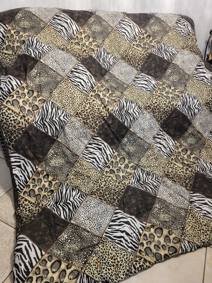 Edredom Lauren Cole tamanho King com estampa de animais RN # 0103111 UPC 805635900479 - - Imagem 1 de 4