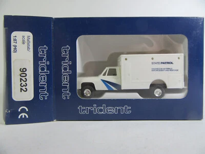 Trident 90232 Chevrolet Con Valigia Colorado State Patrol 1:87 - Immagine 1 di 3