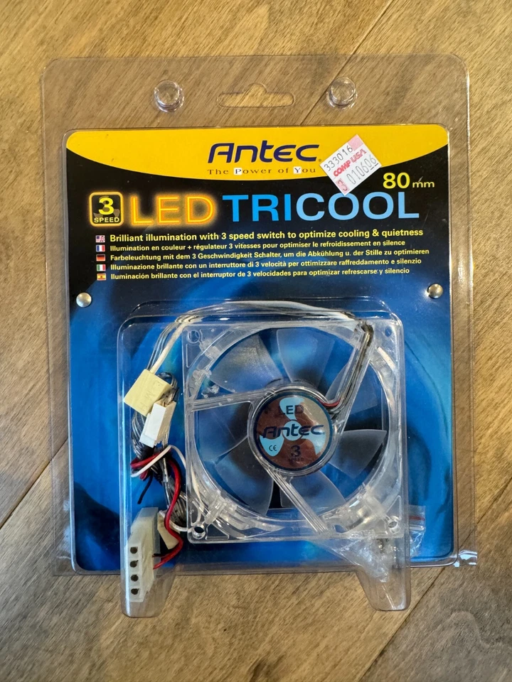 Antec LED TriCool 80mm Blue Fan - 3 Speed Switch - 3-Pin/4-Pin Power Connector - Image 1 of 2