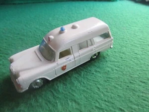 MATCHBOX KING SIZE MERCEDES-BENZ BINZ AMBULANCE (LOT D29) - Picture 1 of 6