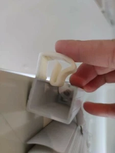 4X SUPPORTI TENDE VENEZIANE PER INFISSI/VETRINE (FISSAGGIO SENZA FORI) - Imagen 1 de 6