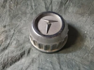 1 OEM VINTAGE Toyota 1970s Center Hubcap 3 1/8"wide - Bild 1 von 2