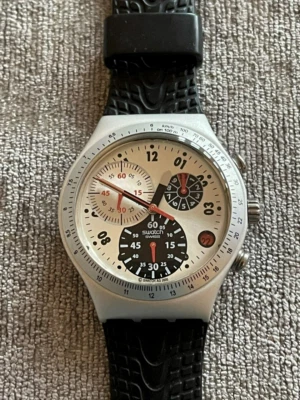 SWATCH WATCH YCS4042 TYRE TRACK IRONY CHRONOGRAPH 2006 — 第 1/2 张图片