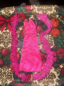 Vintage 1977 Superstar Barbie Mattel abito rosa originale e boa #9720 - Foto 1 di 4