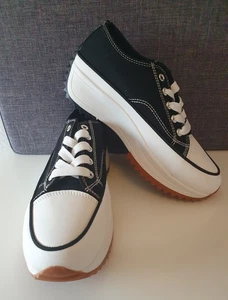 BNWOT Size 7 Black & White Platform Canvas Pumps Trainers Shoes ! - Picture 1 of 9