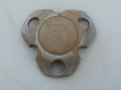 2001-2004 TOYOTA TACOMA TUNDRA WHEEL CENTER CAP OEM SILVER 42603-04070 - Image 1 of 4