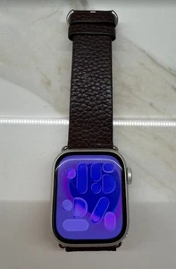 APPLE WATCH SERIE 7 GPS + CELLULAR 41MM CASSA IN ALLUMINIO CINTURINO PELLE BROWN - Foto 1 di 5
