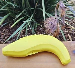 TUPPERWARE YELLOW BANANA FRUIT LOCKER FORGET ME NOT KEEPER - Bild 1 von 2