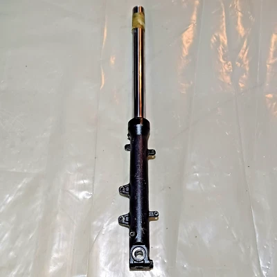 GENUÍNO HONDA CBR1000F SC24 1989 -92 GARFO DIREITO PERNA SUPORTE - Imagem 1 de 4