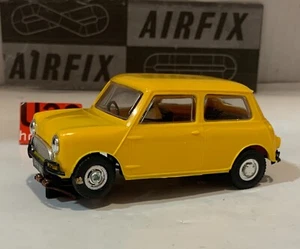 SLOT CAR MRRC 5165 MINI COOPER AMARILLO CON PARACHOQUES - Imagen 1 de 6