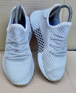 black deerupt trainers