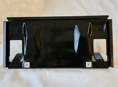 Soporte de montaje para matrícula Buick NOS GM 86-91 LeSabre 25516226 Foto 1 de 3