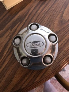 95-01 Ford Explorer Ranger Center Cap Hub YL54-1A096-BA - Picture 1 of 3