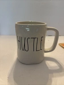 Taza grande Rae Dunn Hustle taza de café de cerámica blanca - Imagen 1 de 5