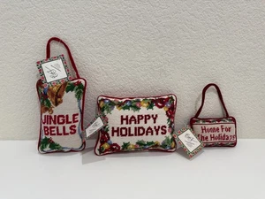 C&F Enterprises Cuscino Natalizio Fatto a Mano Punto Ago - Set di 3 Nuovo con etichette - Foto 1 di 15