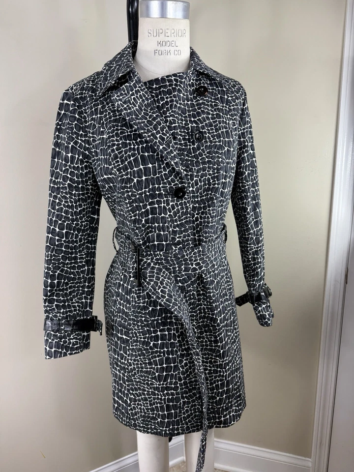 Gabardina con estampado de cocodrilo Worth Foto 1 de 4